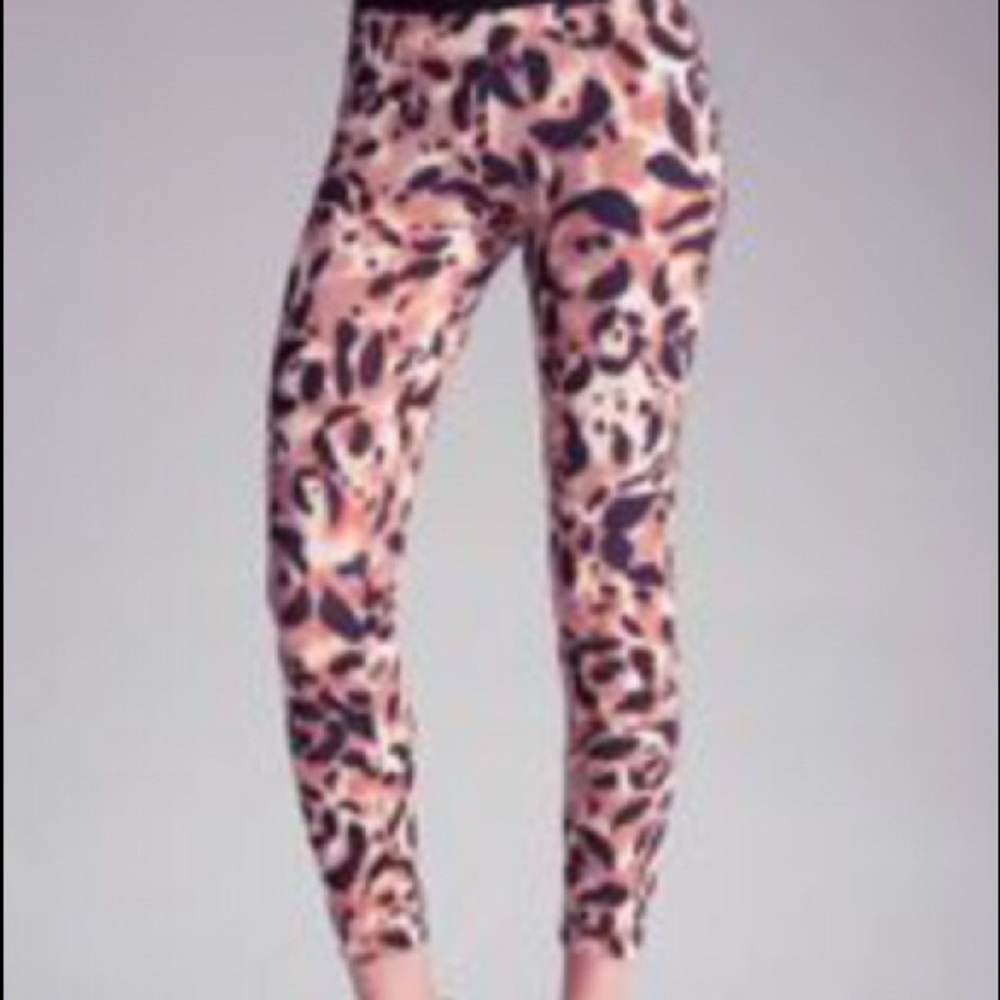 Bebe beautiful flattering tights.